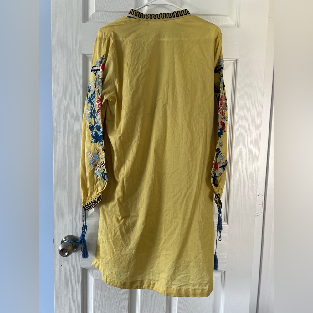 Pakistan Embroidered Yellow Kurti with Floral Design + Dupatta - Picture 3 of 7